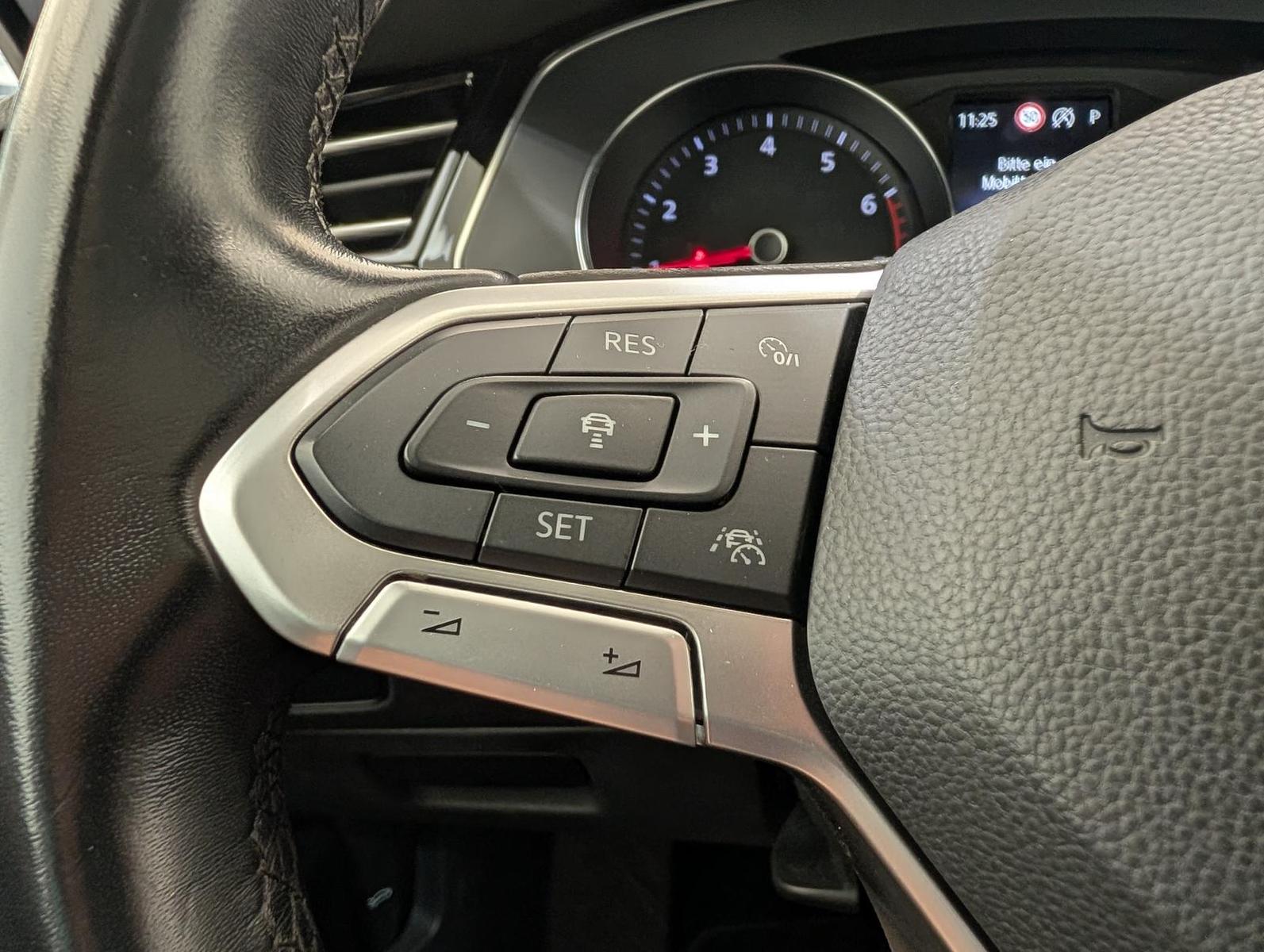 Volkswagen Passat 1.5 TSI DSG R-line ACC LED Pano L, миниатюра 26