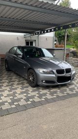 BMW e90 318i Facelift 2009 - BMW 3er Reihe aus 2009: Facelift