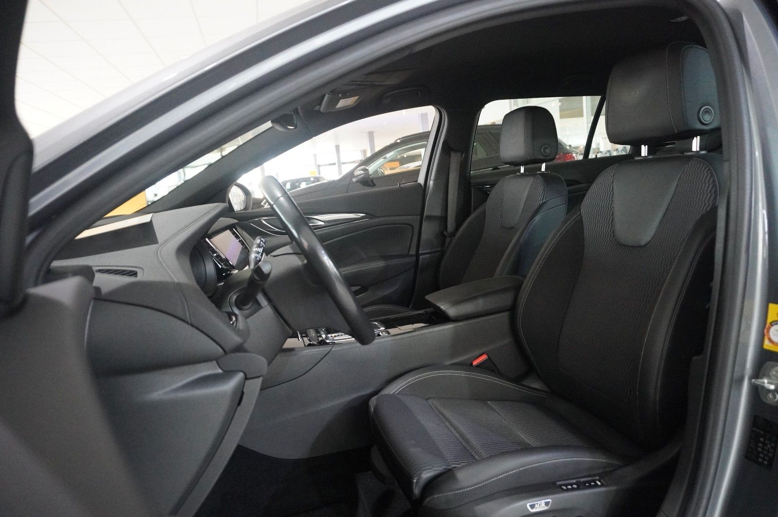Fahrzeugabbildung Opel Insignia B ST 2.0D ELEGANCE NAVI/LED/KAMERA/DAB+