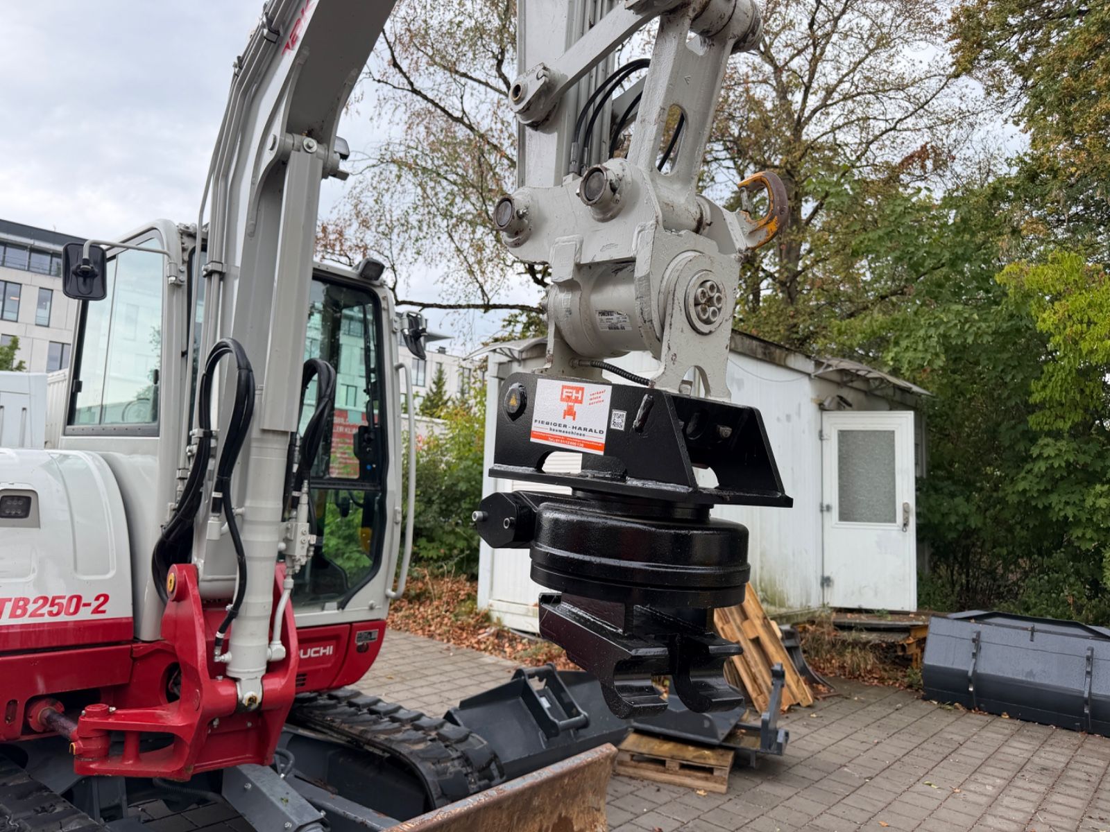 Fahrzeugabbildung Takeuchi TB250-2V3Powertilt  opt. Rotor als Sandwich