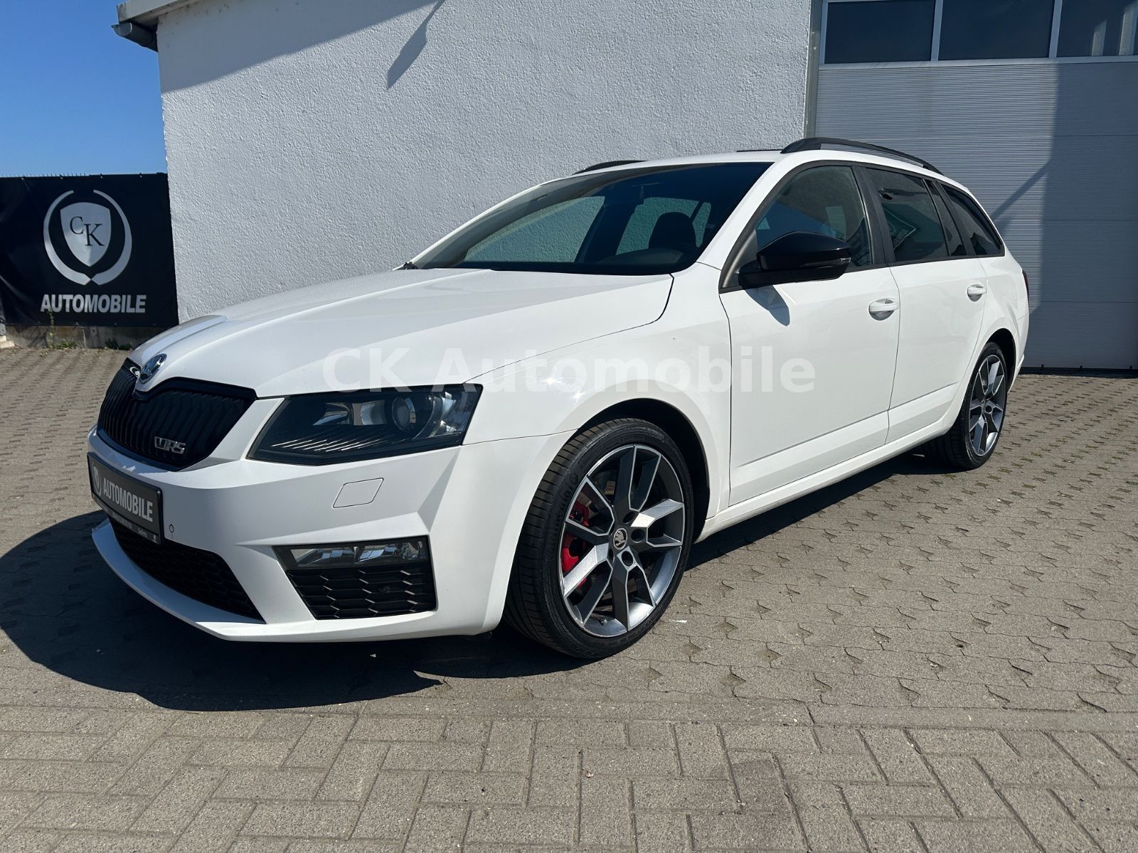Fahrzeugabbildung SKODA Octavia Combi RS 2.0 TDI DSG/Navi/Bi-Xenon/PDC