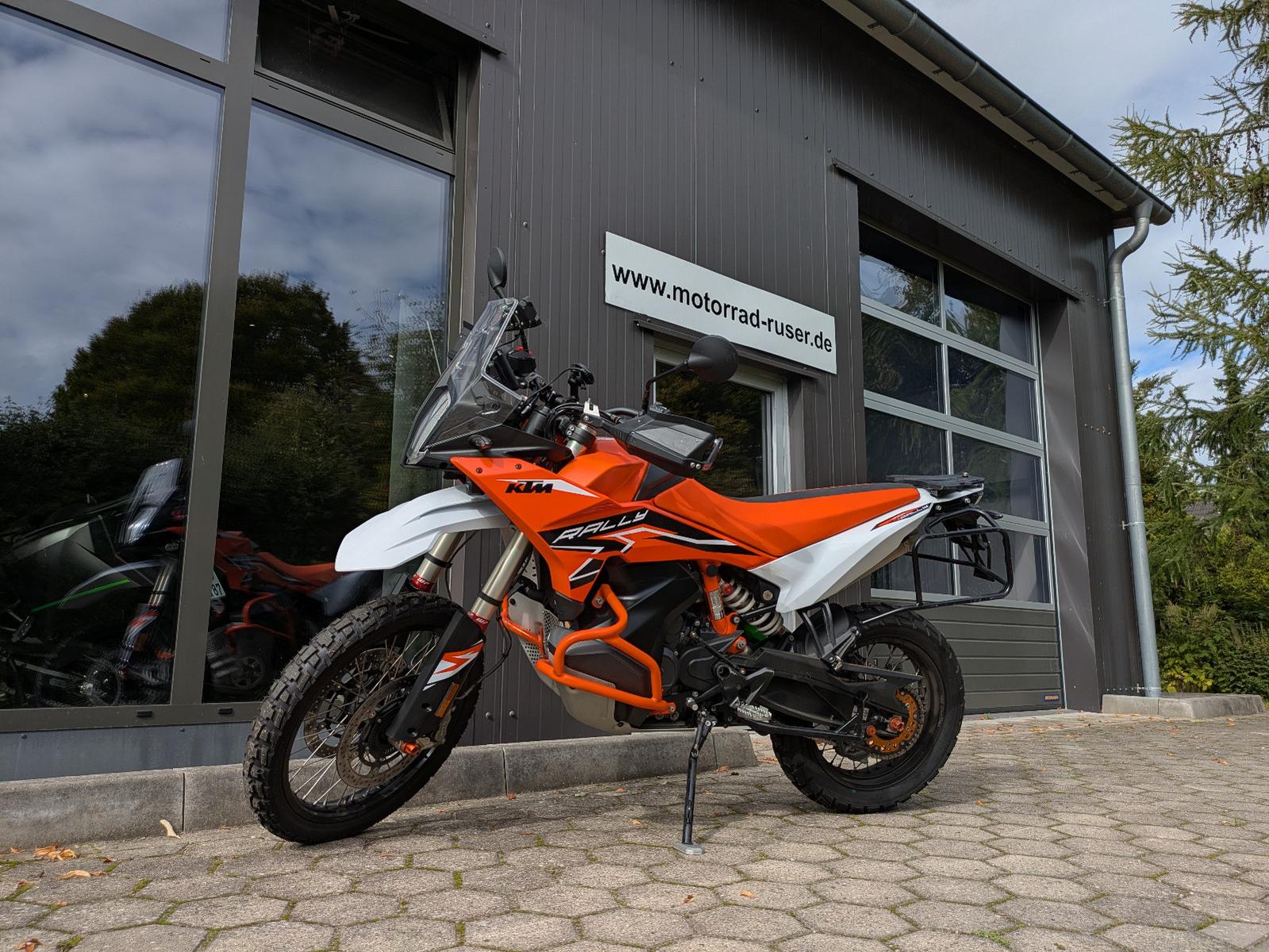 KTM 890 Adventure R Rally Eine von 700