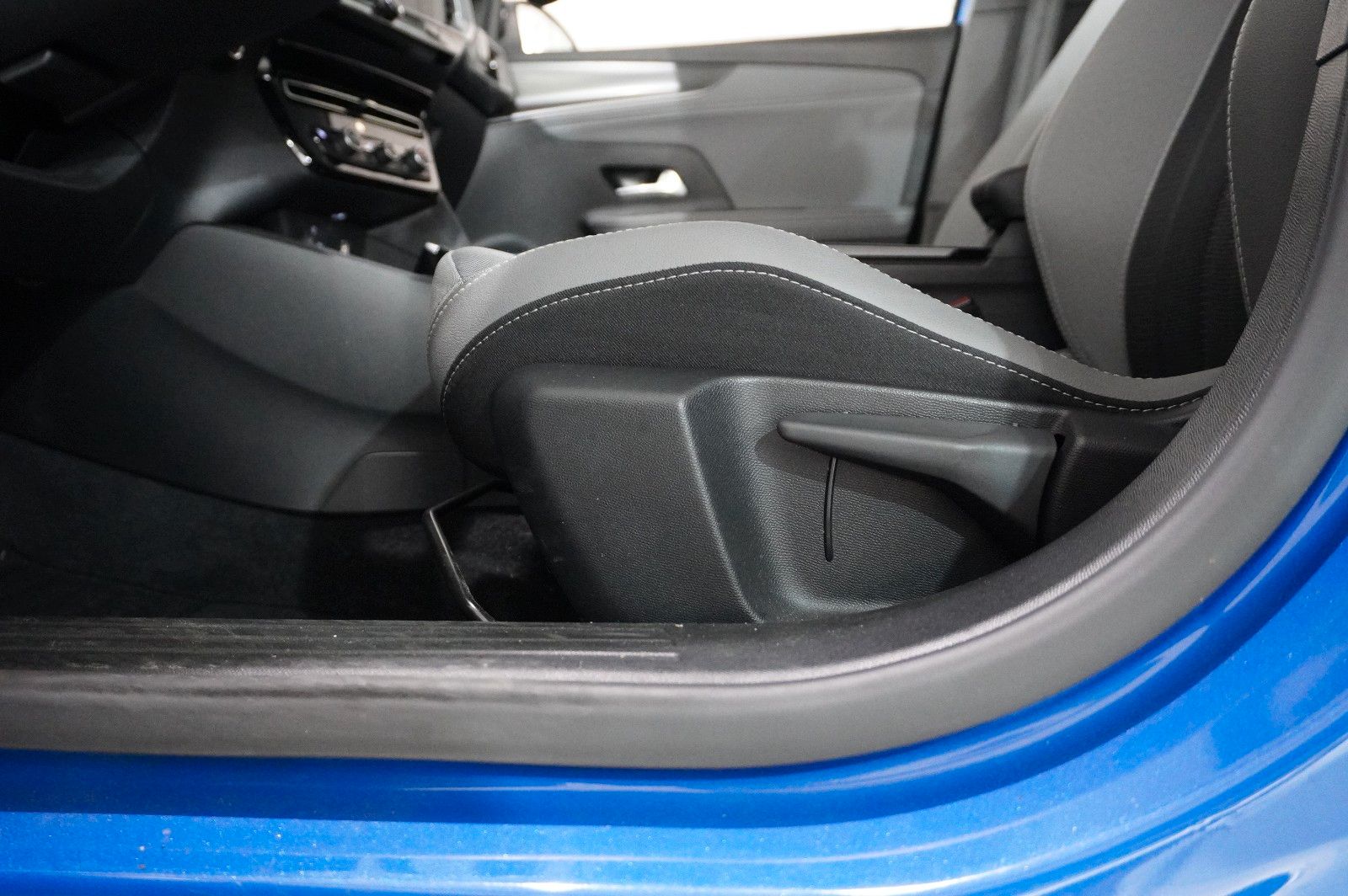 Fahrzeugabbildung Opel Mokka ELEGANCE 1.2T NAVI/LED/KAMERA/SPORT/SH/DAB