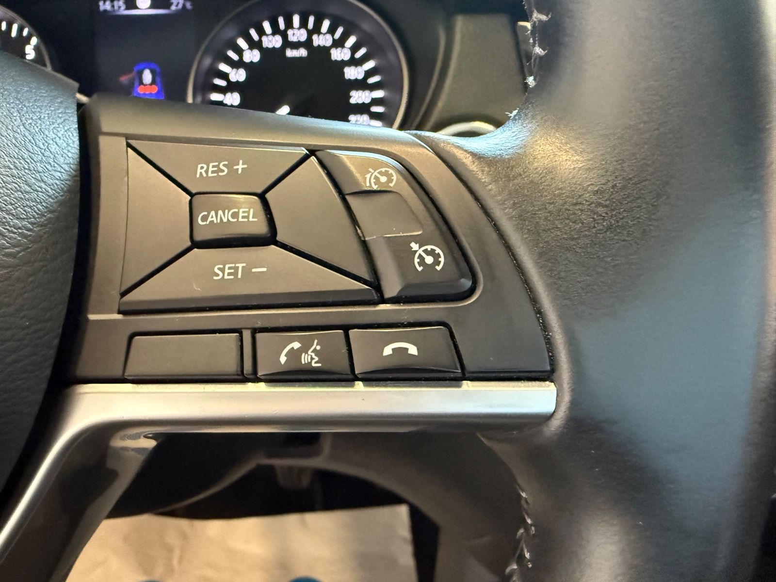 Fahrzeugabbildung Nissan Qashqai N-Connecta, 360° Kamera, Navi, Winterpa.