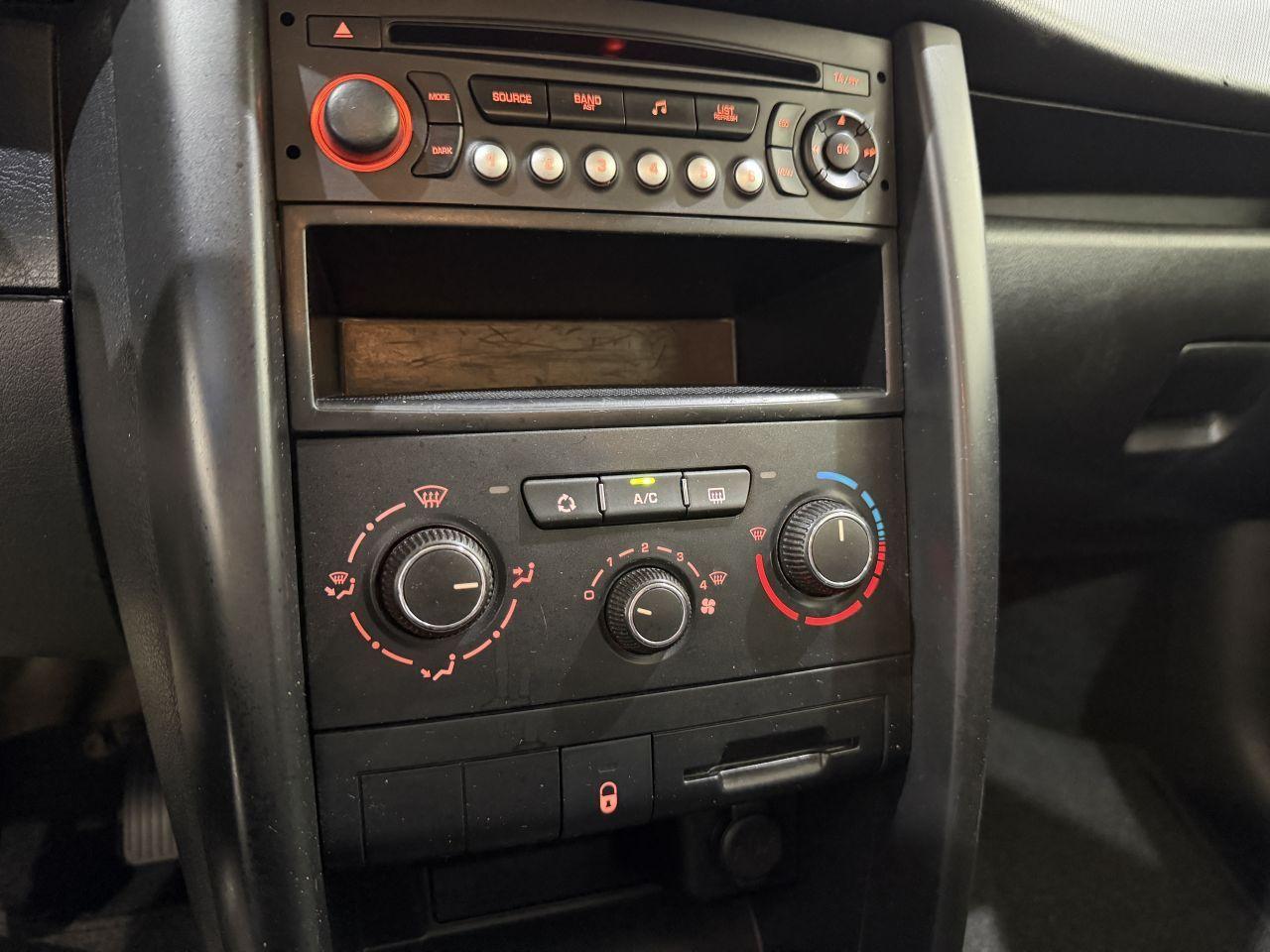 Peugeot 207 2010 — photo 20