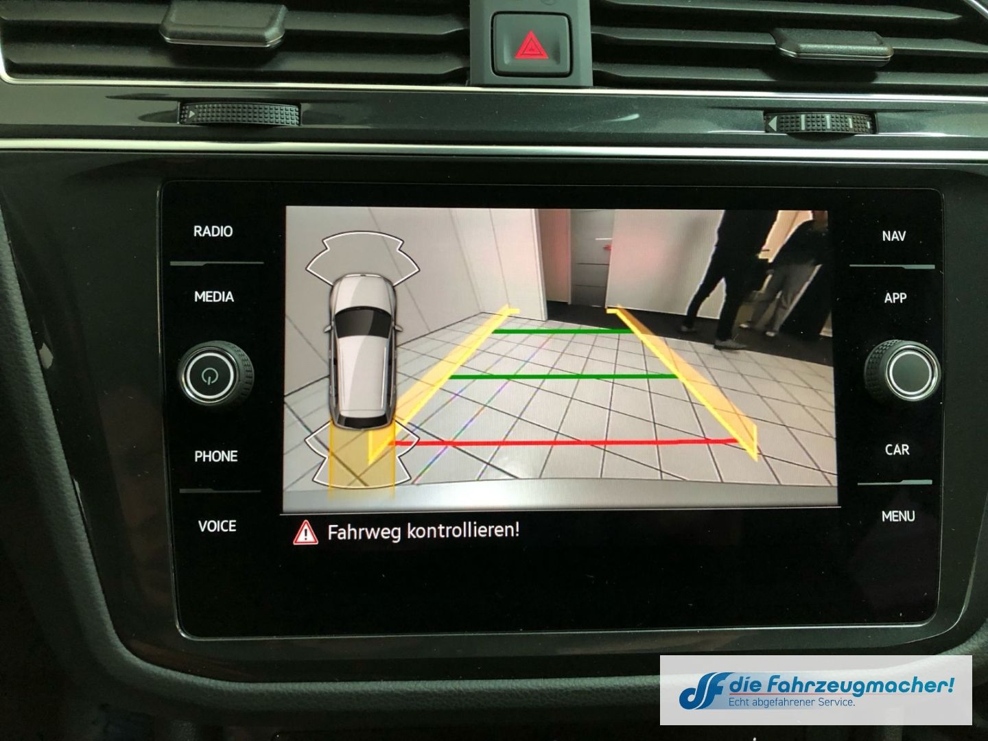 Fahrzeugabbildung Volkswagen Tiguan Life 4Motion 2.0 TDI BMT Navi LED ACC Car