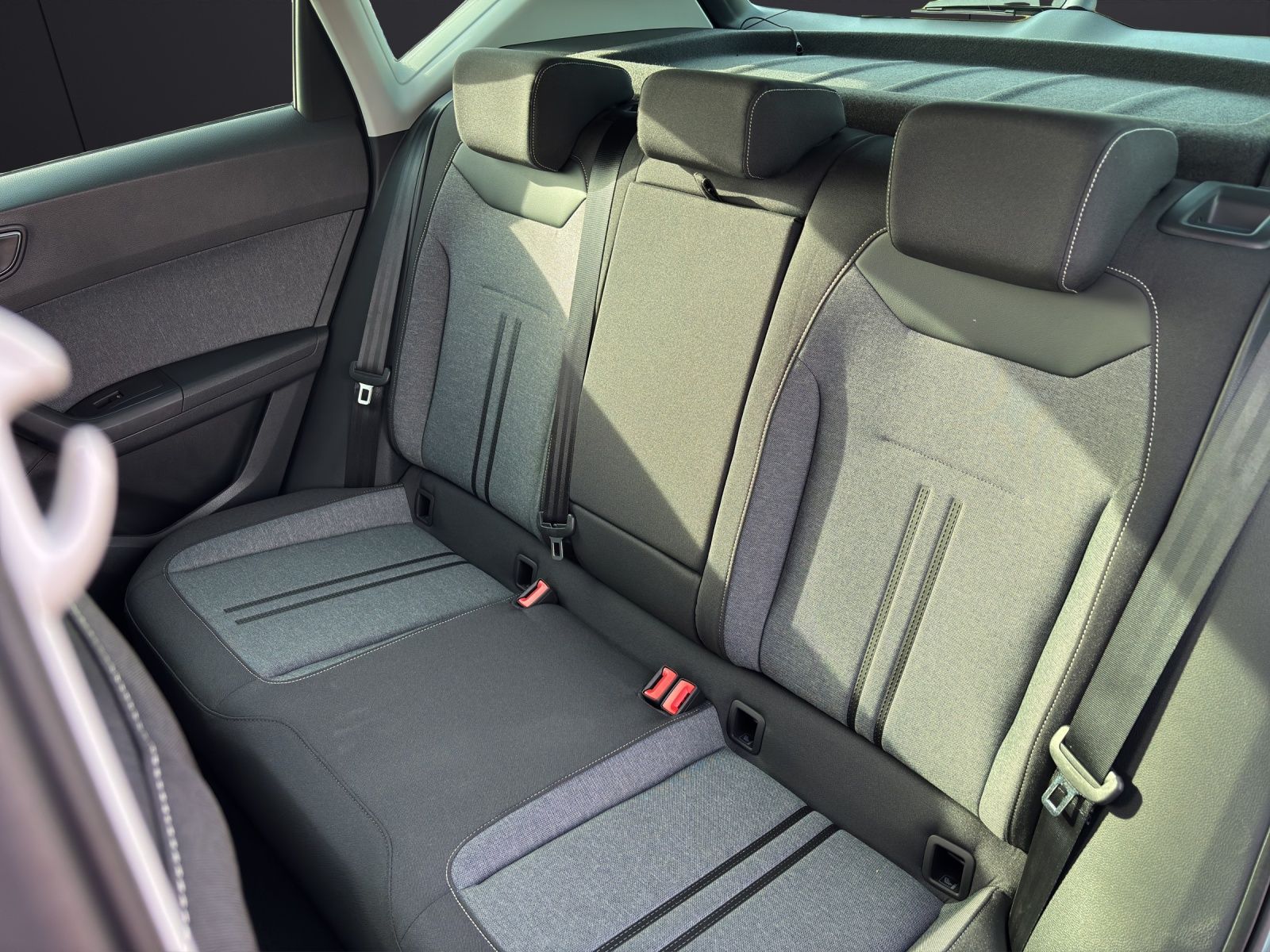 Fahrzeugabbildung SEAT Ateca Road Edition 1,5 TSI DSG GJR Kessy