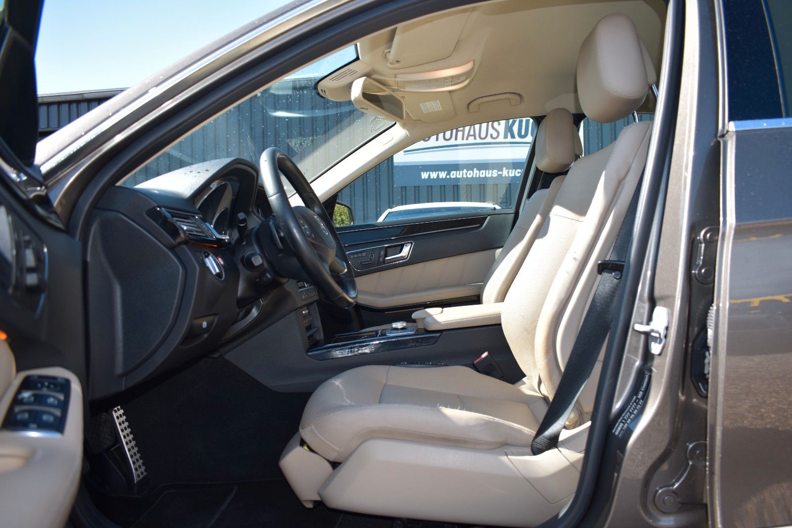 Fahrzeugabbildung Mercedes-Benz E 350 CGI Limousine STH/AHK/MEMORY/KEYLESS