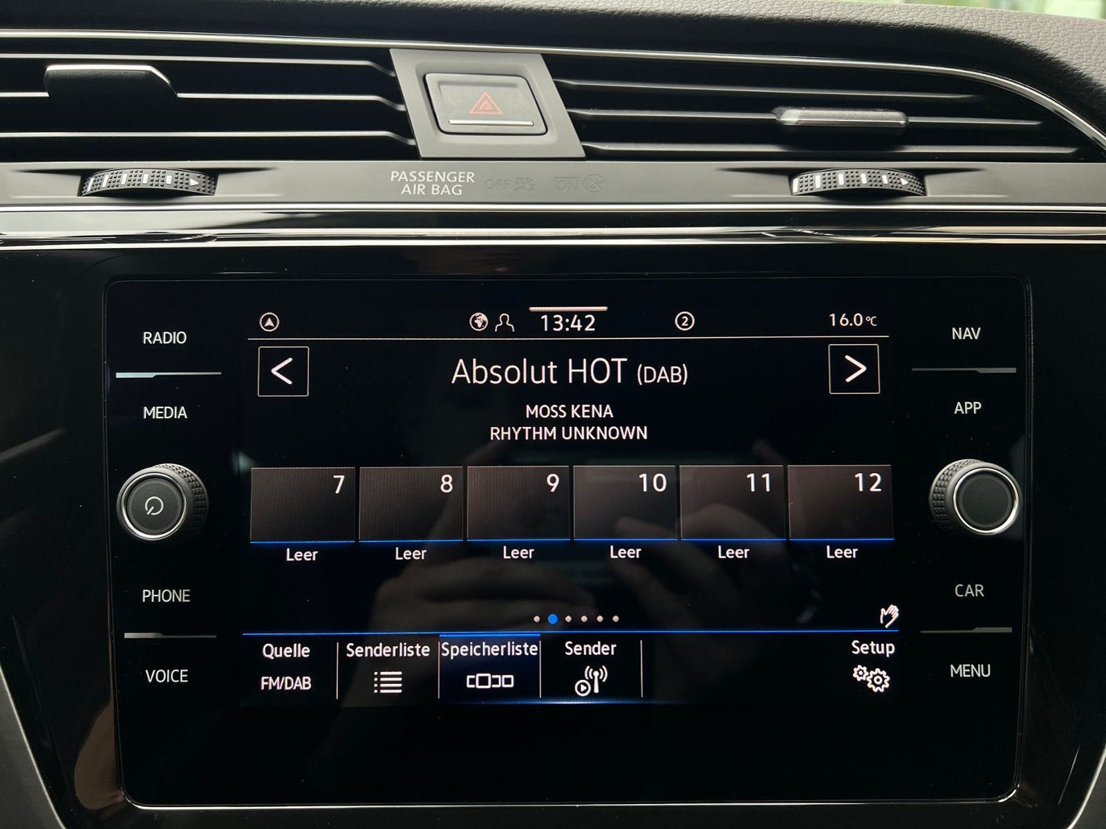 Fahrzeugabbildung Volkswagen Touran Comfortline 1.5 TSI DSG *LED, AHK, 7-Sitz