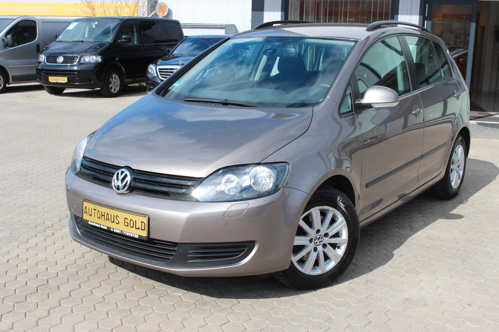 Volkswagen Golf - 1