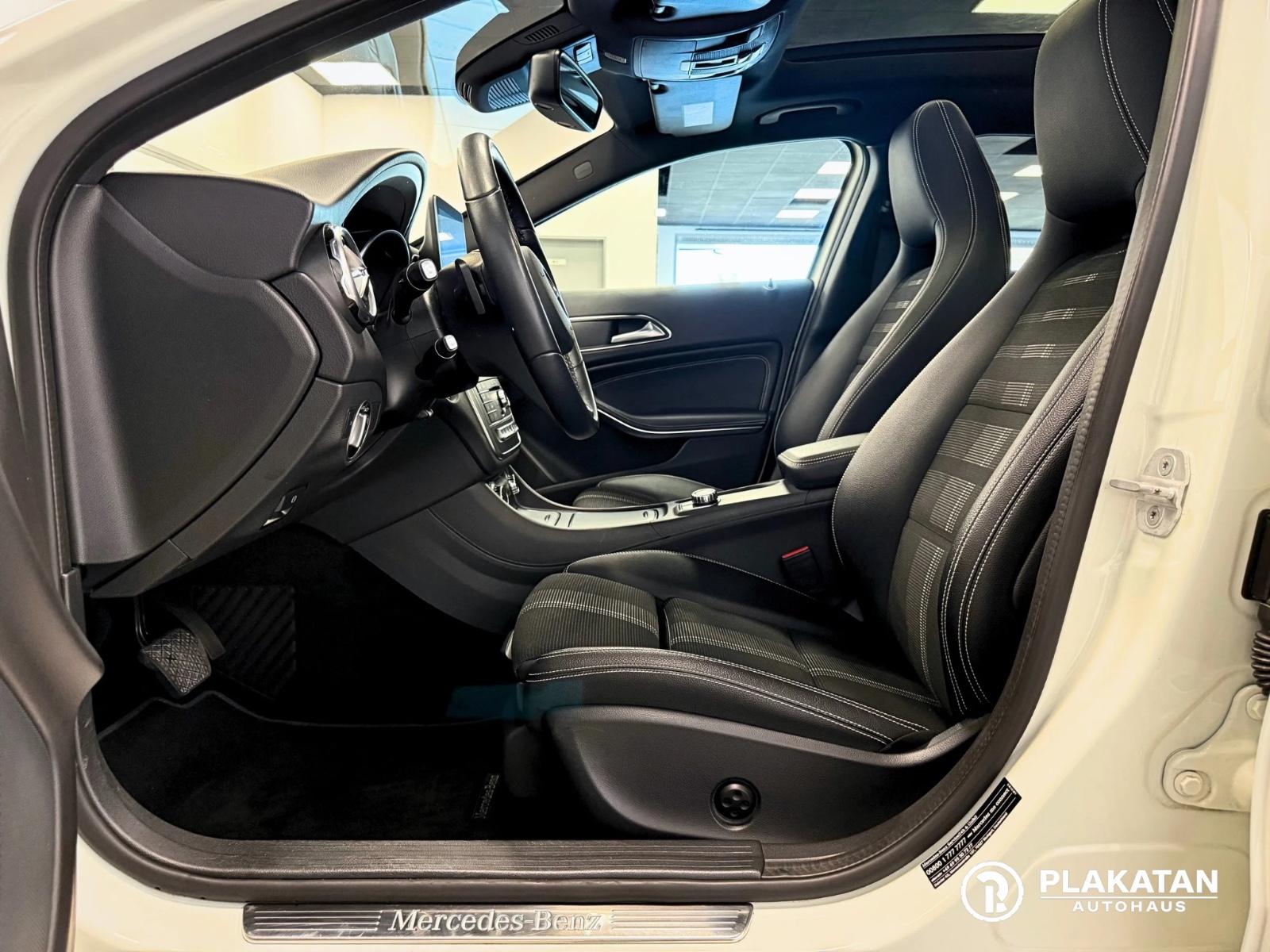 Mercedes-Benz GLA 200 AMG Night Packet Panorama Memory