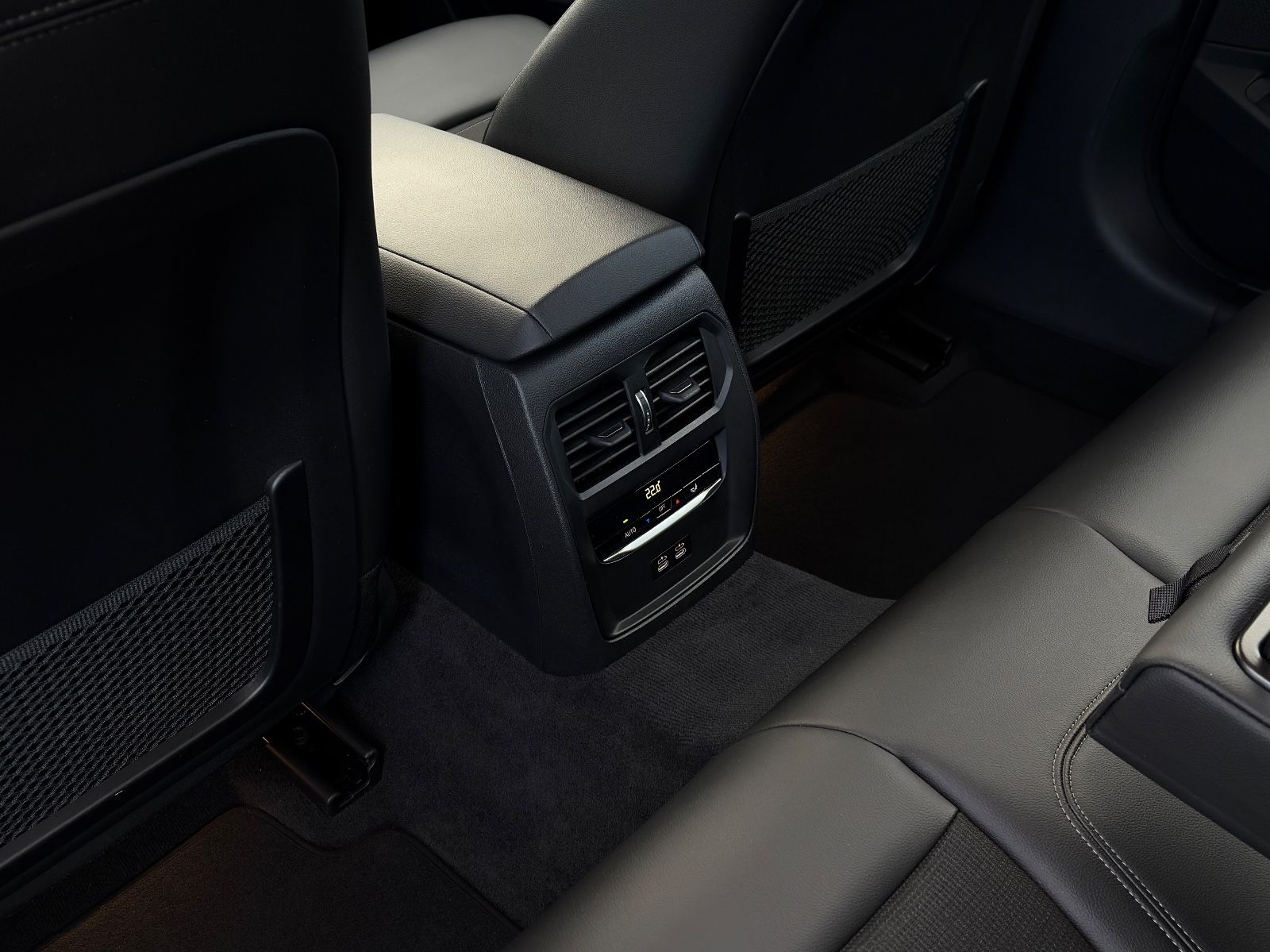 Fahrzeugabbildung BMW 320i Limo Sport Line 3Z-Klima Temp. LCProf. AHK