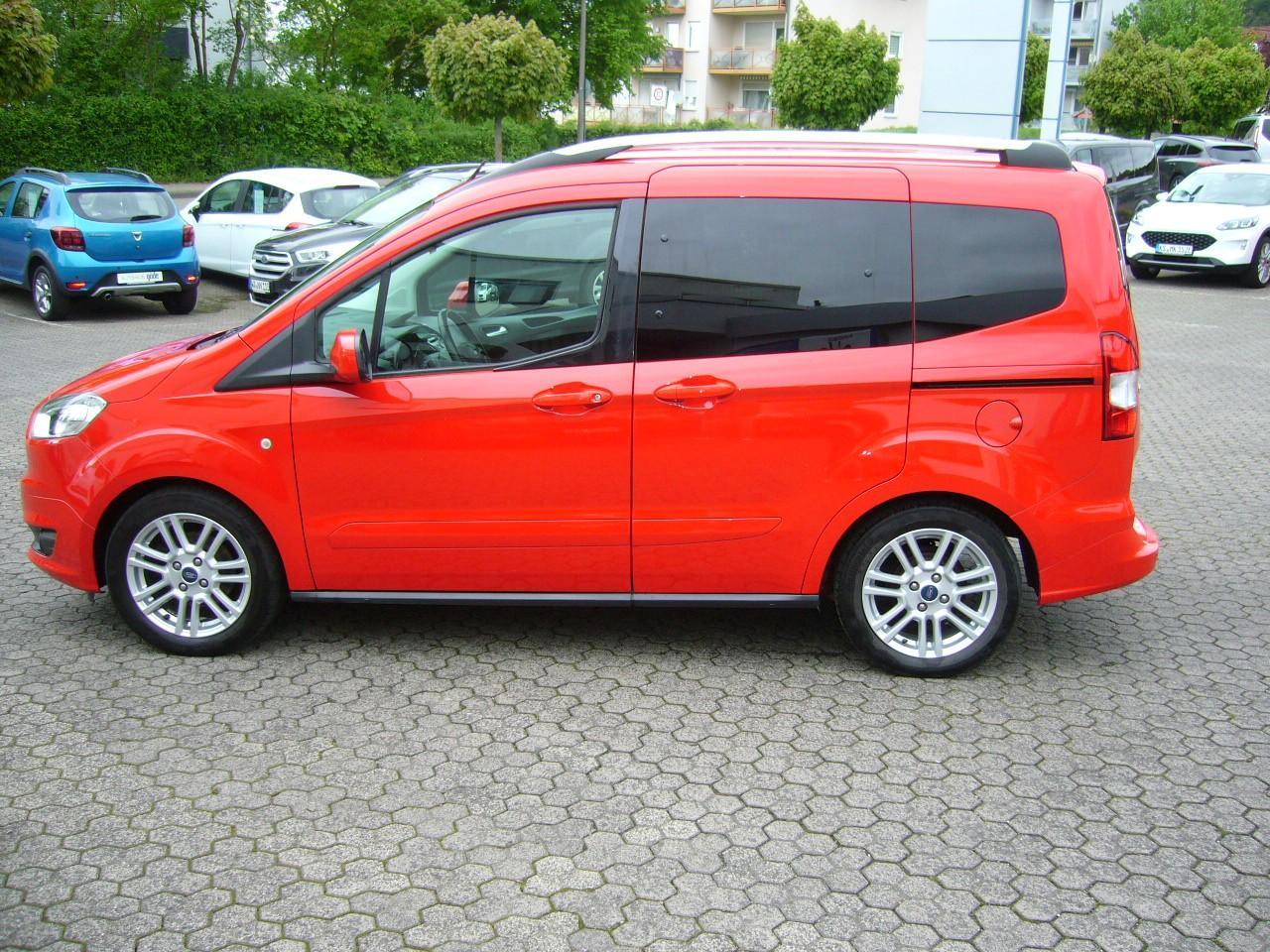 Ford Tourneo Courier Titanium