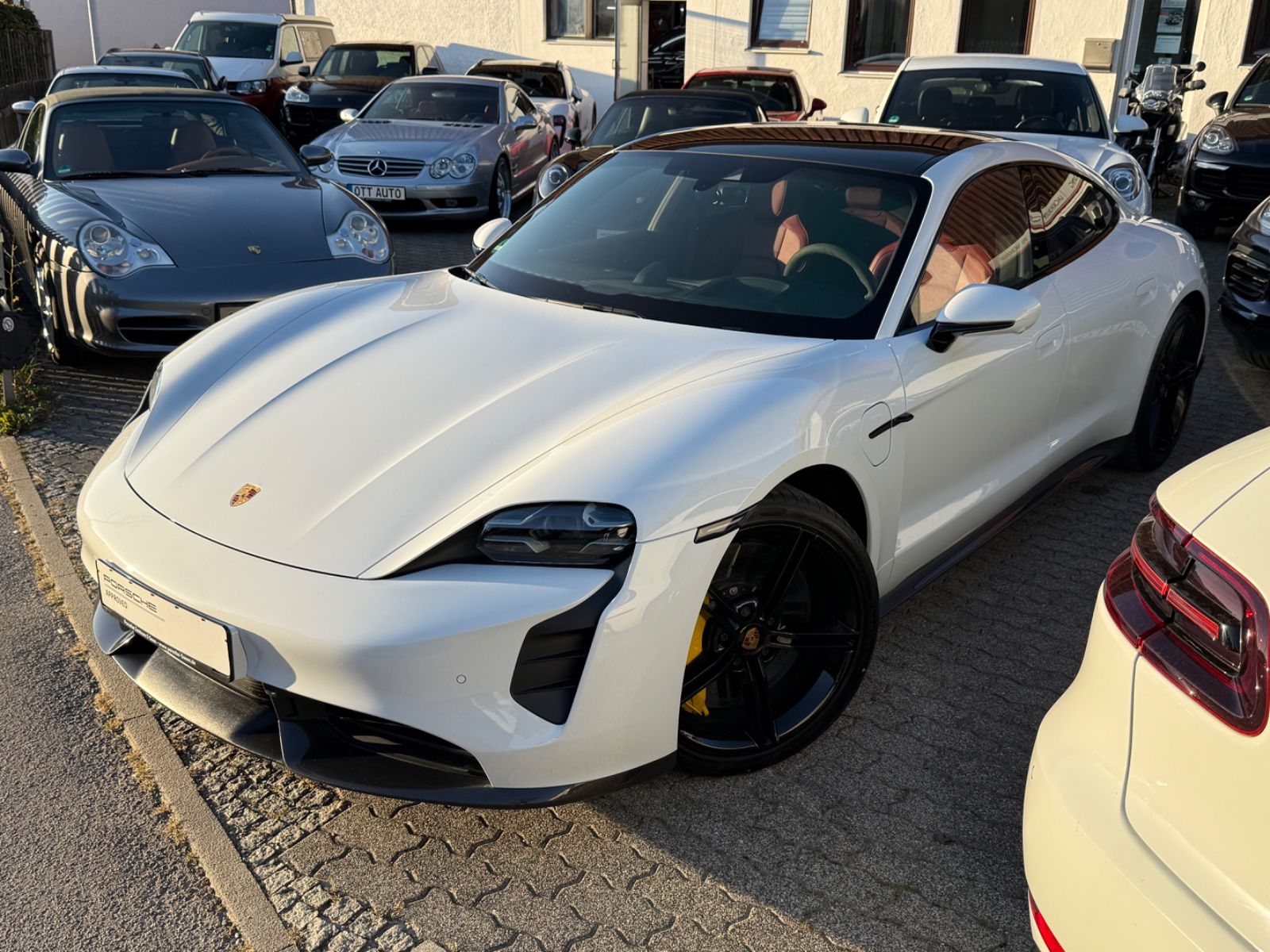 Porsche TAYCAN TURBO S *EXKLUSV*APPROVED*SERVICE NEU* imagem 2