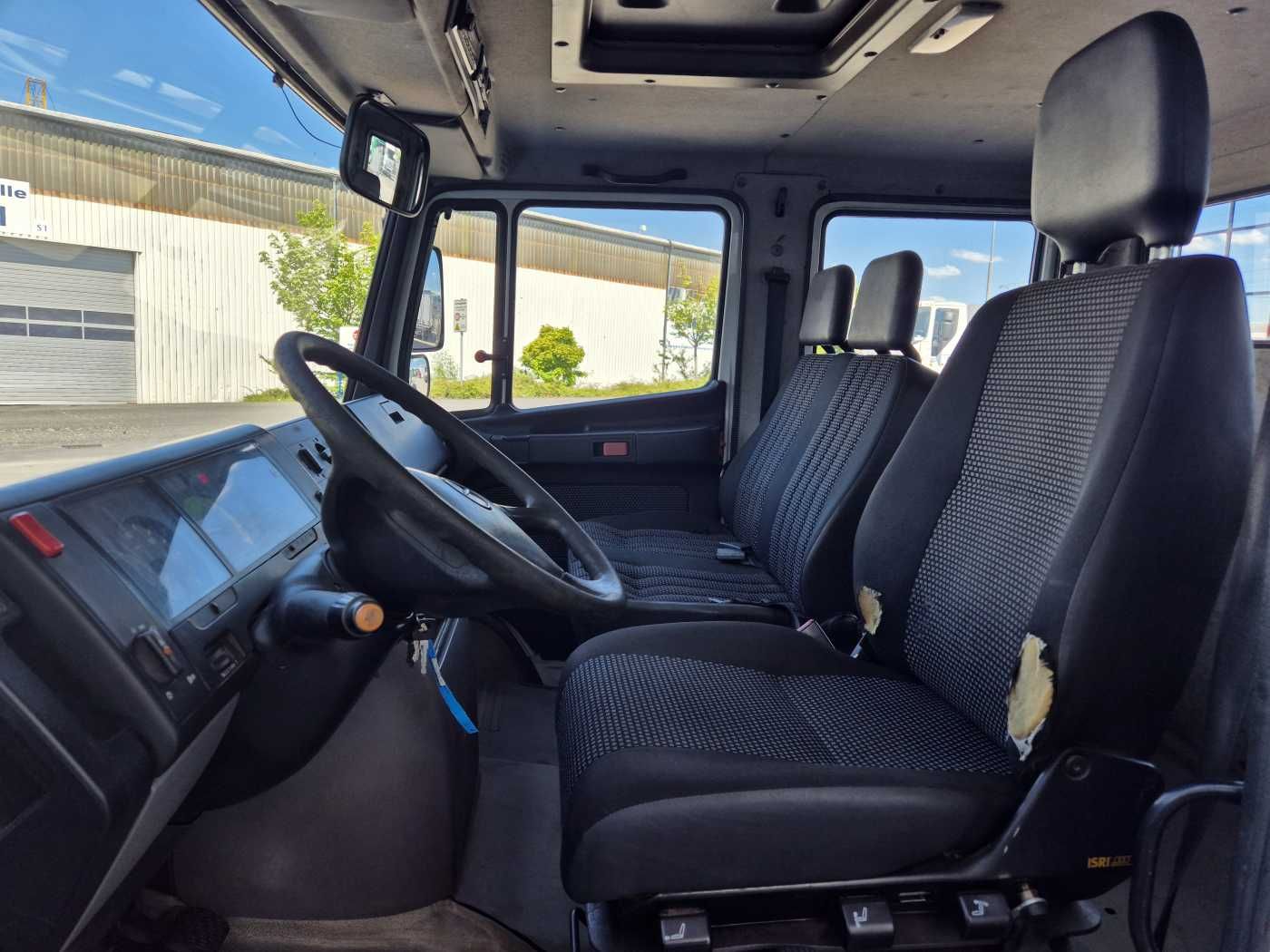 Fahrzeugabbildung Mercedes-Benz Vario 816 DK DoKa 4x2 Pritsche 2x AHK