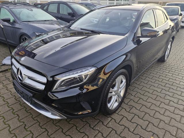 Mercedes-Benz GLA 180 Urban,Score 8-fach bereift