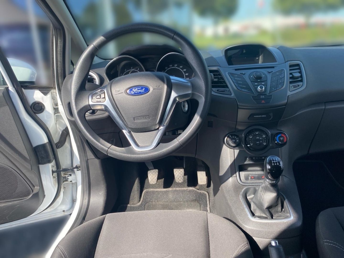 Fahrzeugabbildung Ford Fiesta Trend Frontscheibenheizung