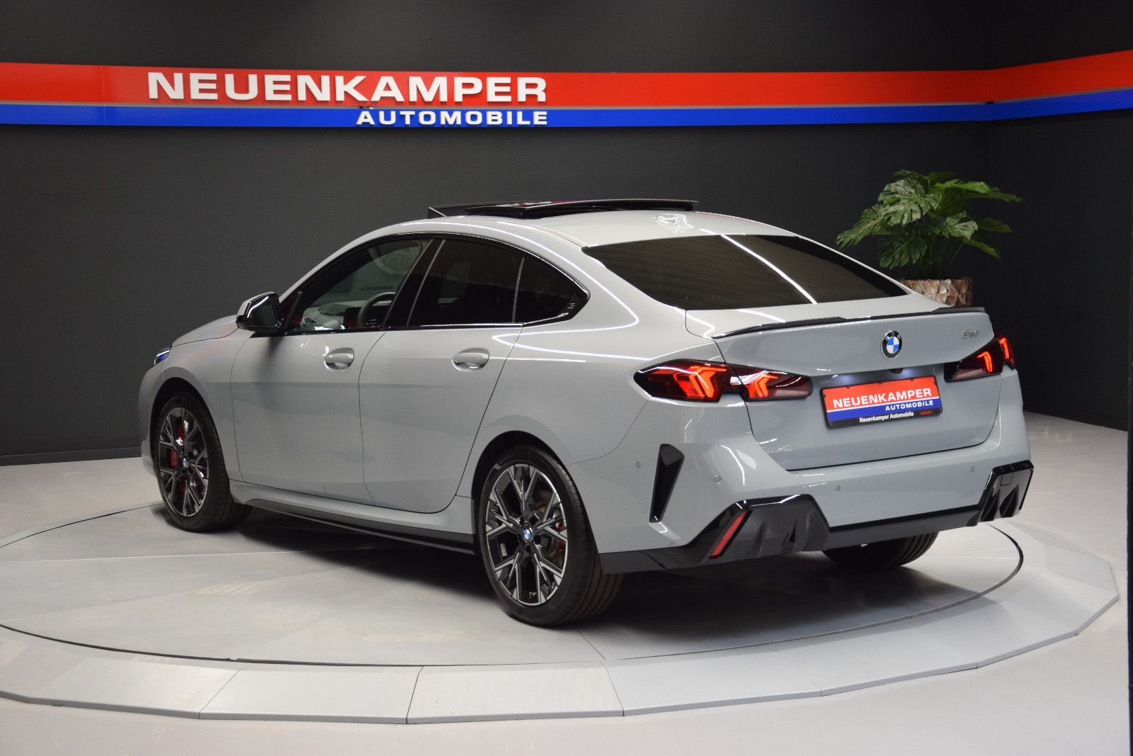 Fahrzeugabbildung BMW 220 i Gran Coupé M Sport Pano H&k Memory Schale