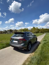 Volkswagen Tiguan 2.0 TSI 220 PS DSG 4MOTION R-Line Navi LE - VW Tiguan Gebrauchtwagen in Wiesbaden