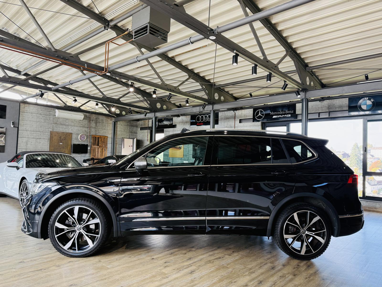 Volkswagen Tiguan Allspace R-Line 4Motion*7-SITZER*PANO*ACC