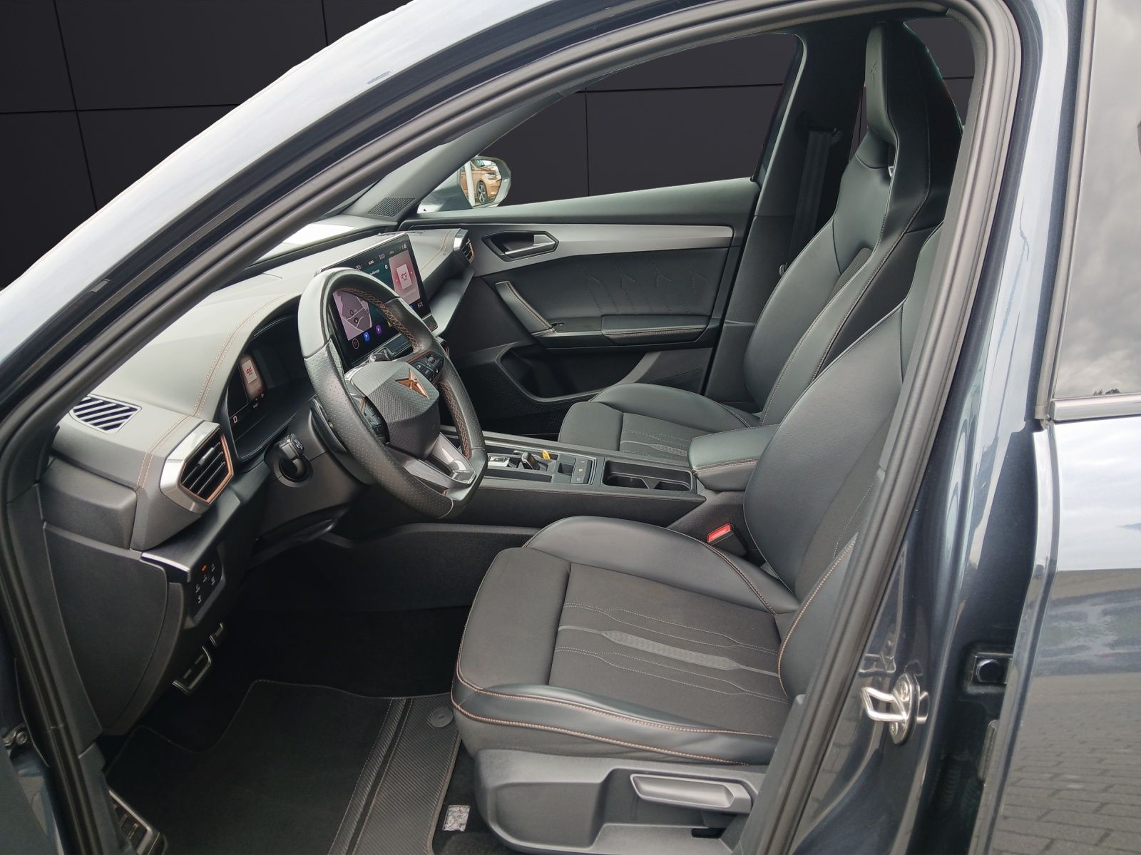 Fahrzeugabbildung CUPRA Formentor VZ e-HYBRID DSG LED ACC NAVI RFK SH 19
