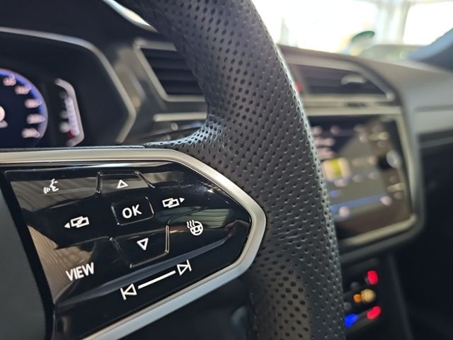 Fahrzeugabbildung Volkswagen Tiguan Allspace 2.0 TDI 4M DSG R-Line PANO MATRI
