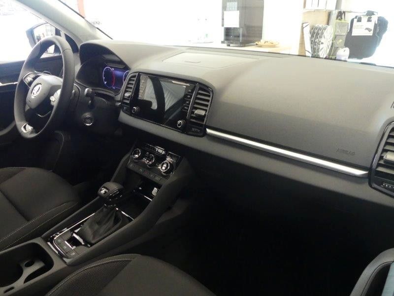 Fahrzeugabbildung SKODA Karoq 2.0l TDI DSG 4x4 Selection AHK*LED*KAM*NAV
