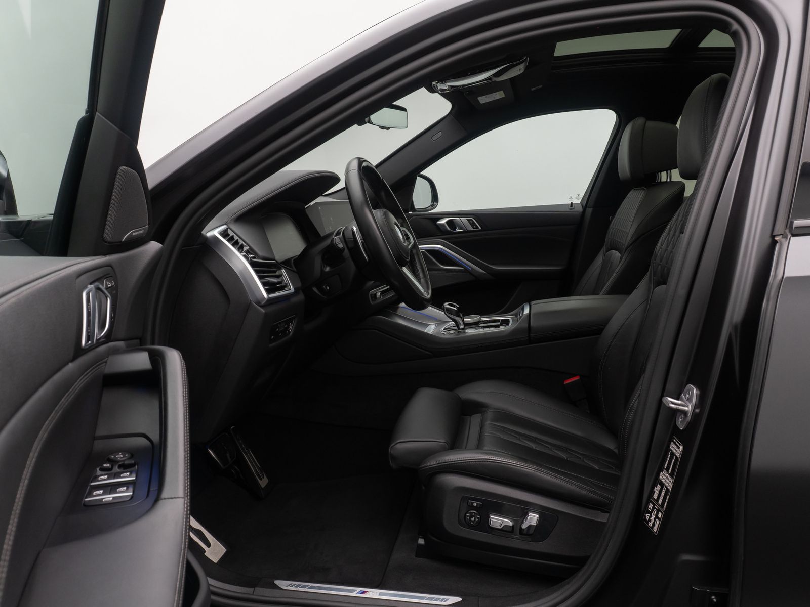 Fahrzeugabbildung BMW X6 xD40d M Sport Laser DAB Kamera HUD AHK 21Zoll