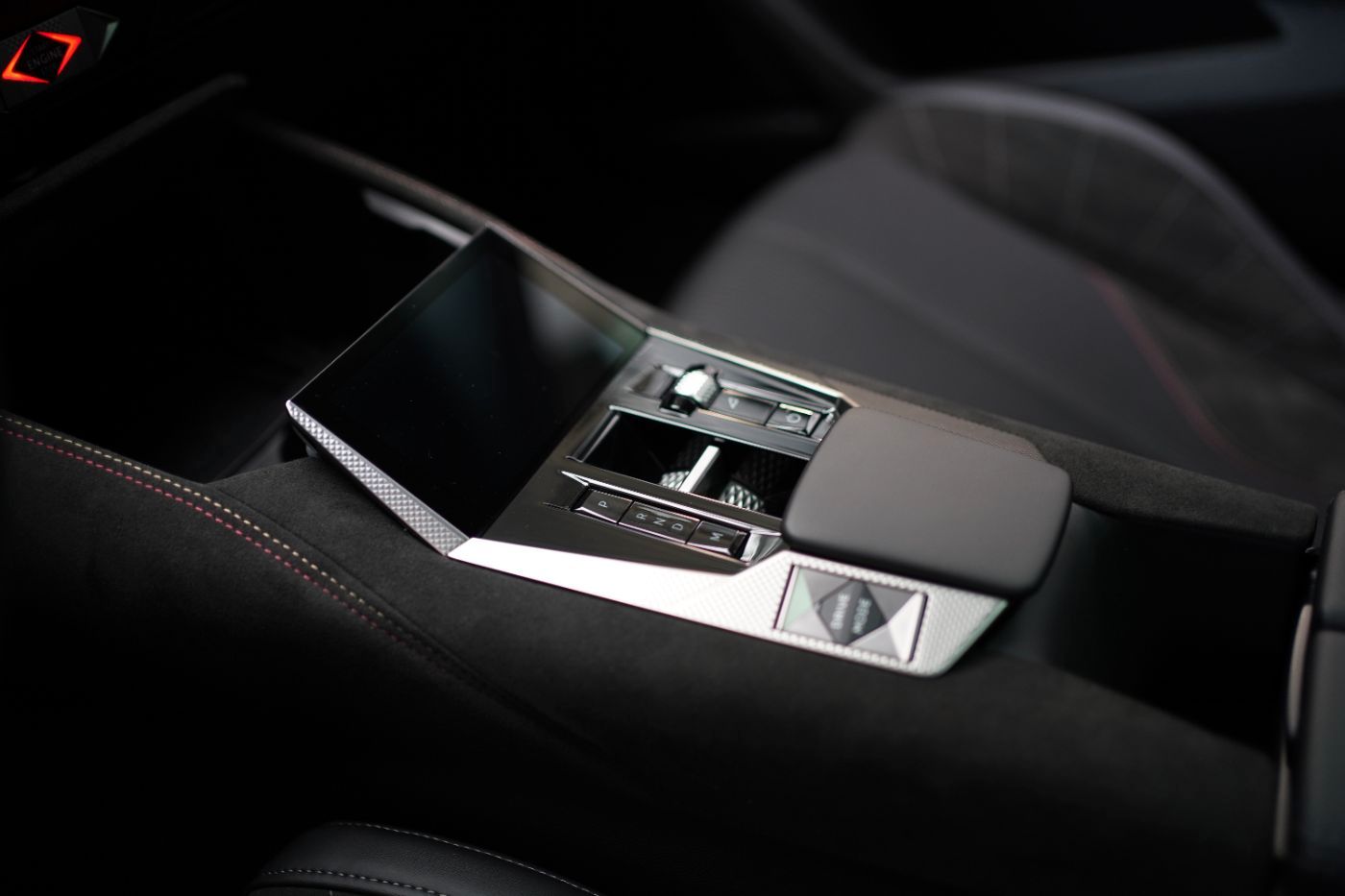 Fahrzeugabbildung DS Automobiles DS4 PureTech 130 EAT8 Performance Line Focal Nav