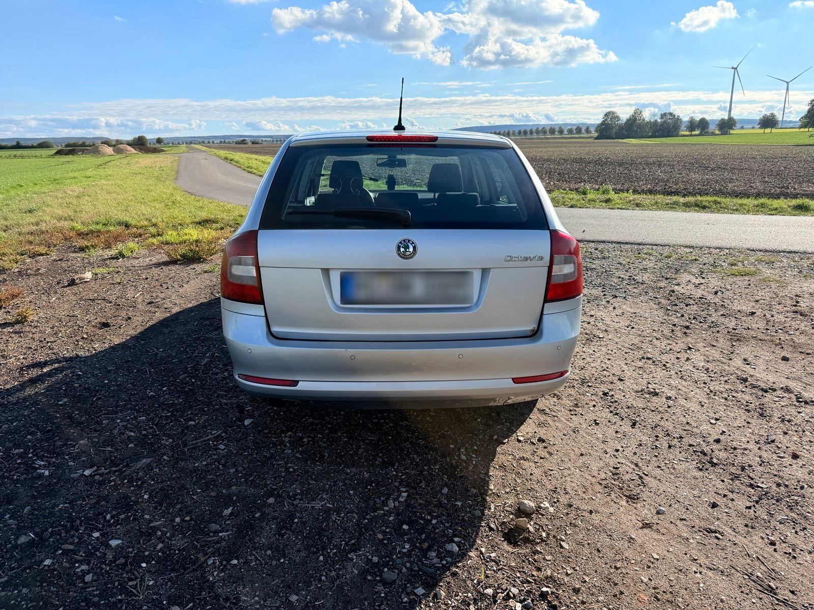 Skoda Octavia 2010 — engine 105 HP (77kW)