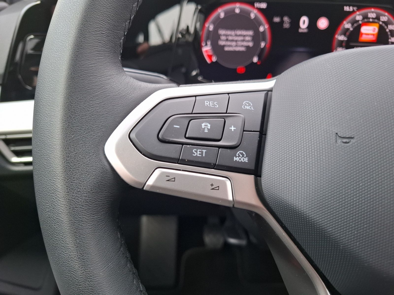 Fahrzeugabbildung Volkswagen Golf VIII Variant TSI Life Standhzg. LED Navi AI