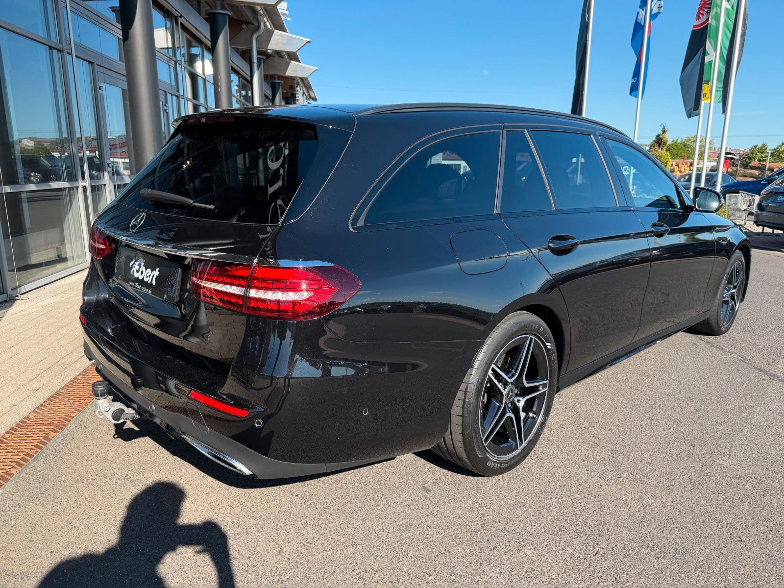 Fahrzeugabbildung Mercedes-Benz E 220d T AMG+Distr+MultiB+AHK+Ambiente+