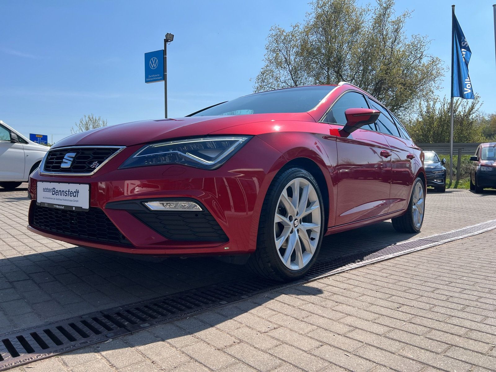 Fahrzeugabbildung SEAT Leon Sportstourer 1.4 TSI FR LED PANO NAVI