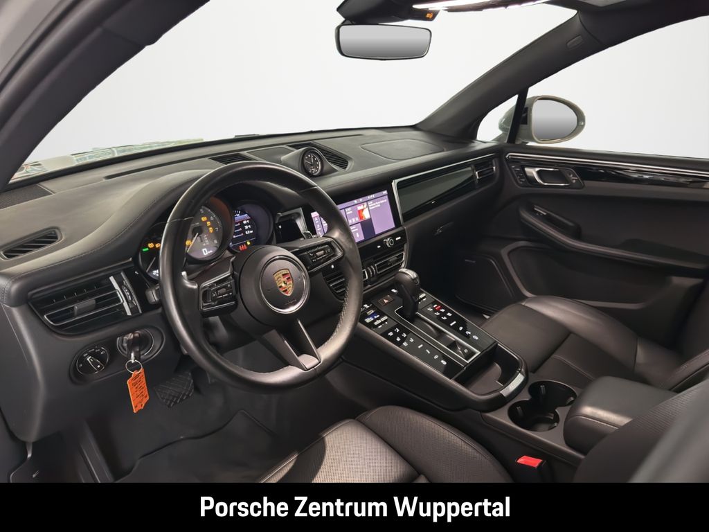 PORSCHE Macan 2023