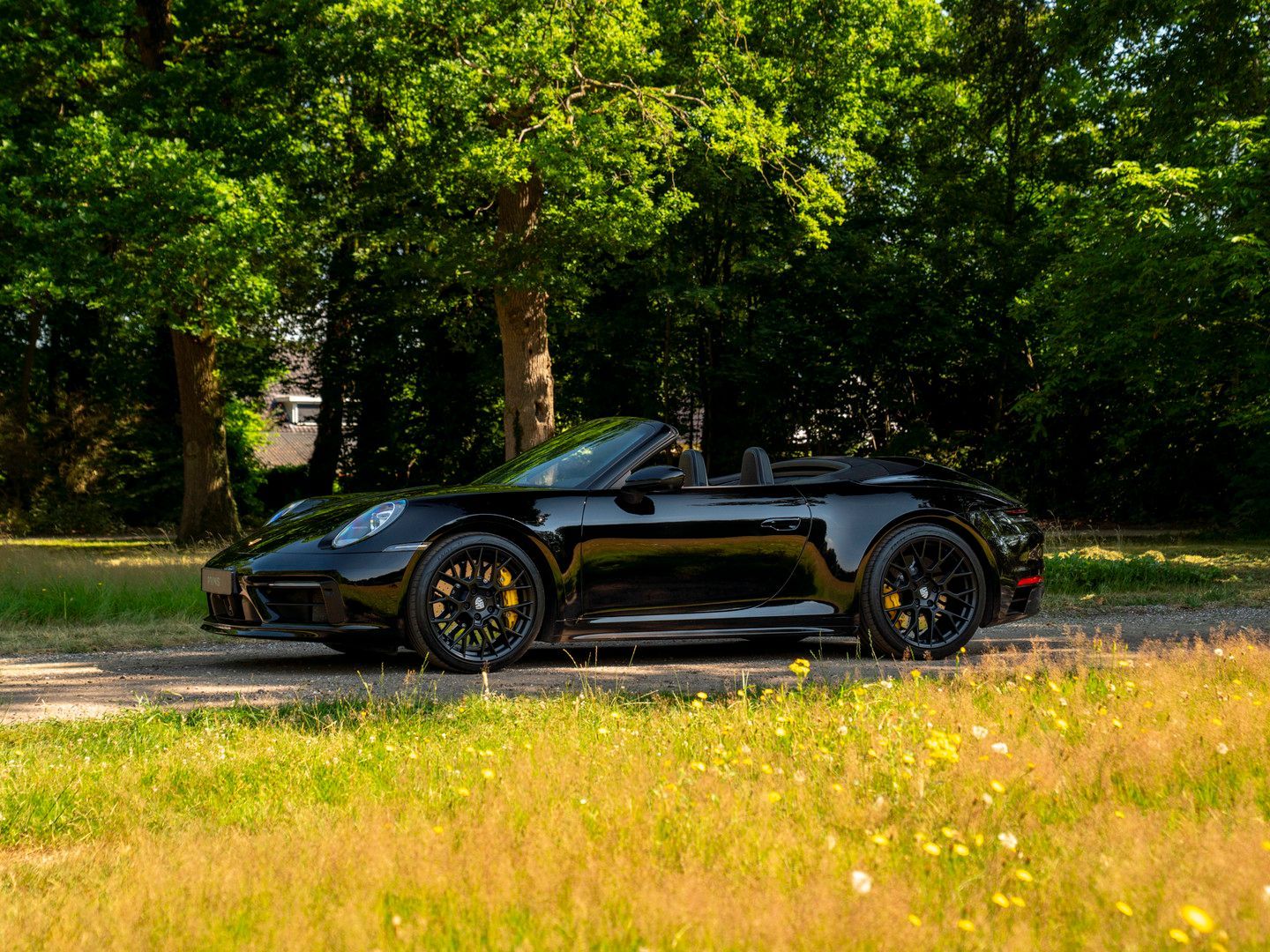 Porsche 992 Cabrio 3.0 Carrera 4S | Keramisch | Akrapovi imagem 3