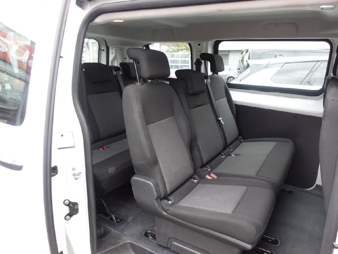 Fahrzeugabbildung Opel Vivaro 1,5 Kombi 9-Sitzer