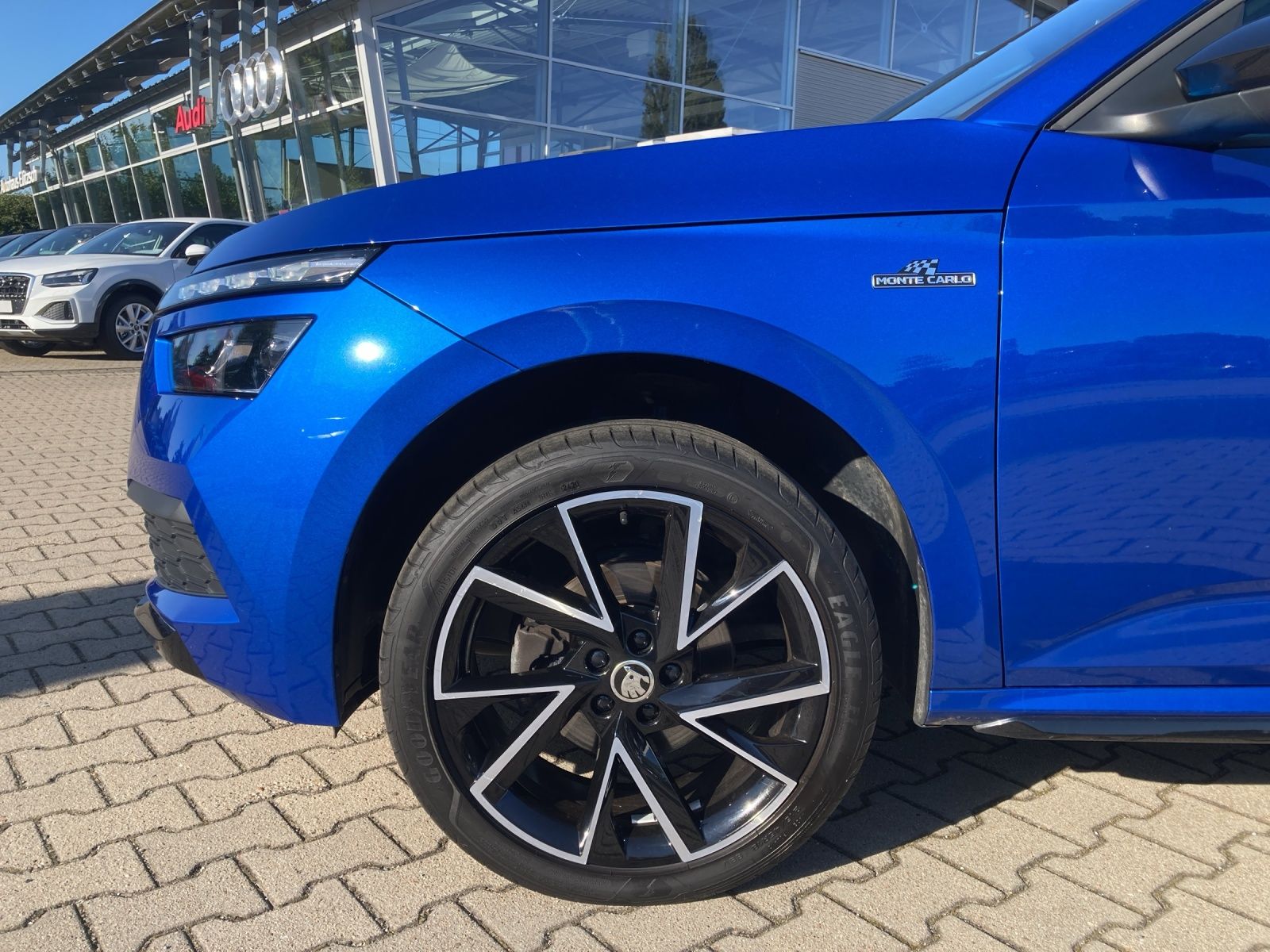 Fahrzeugabbildung SKODA Kamiq TSI Monte Carlo LED AHK Navi AID Pano ACC