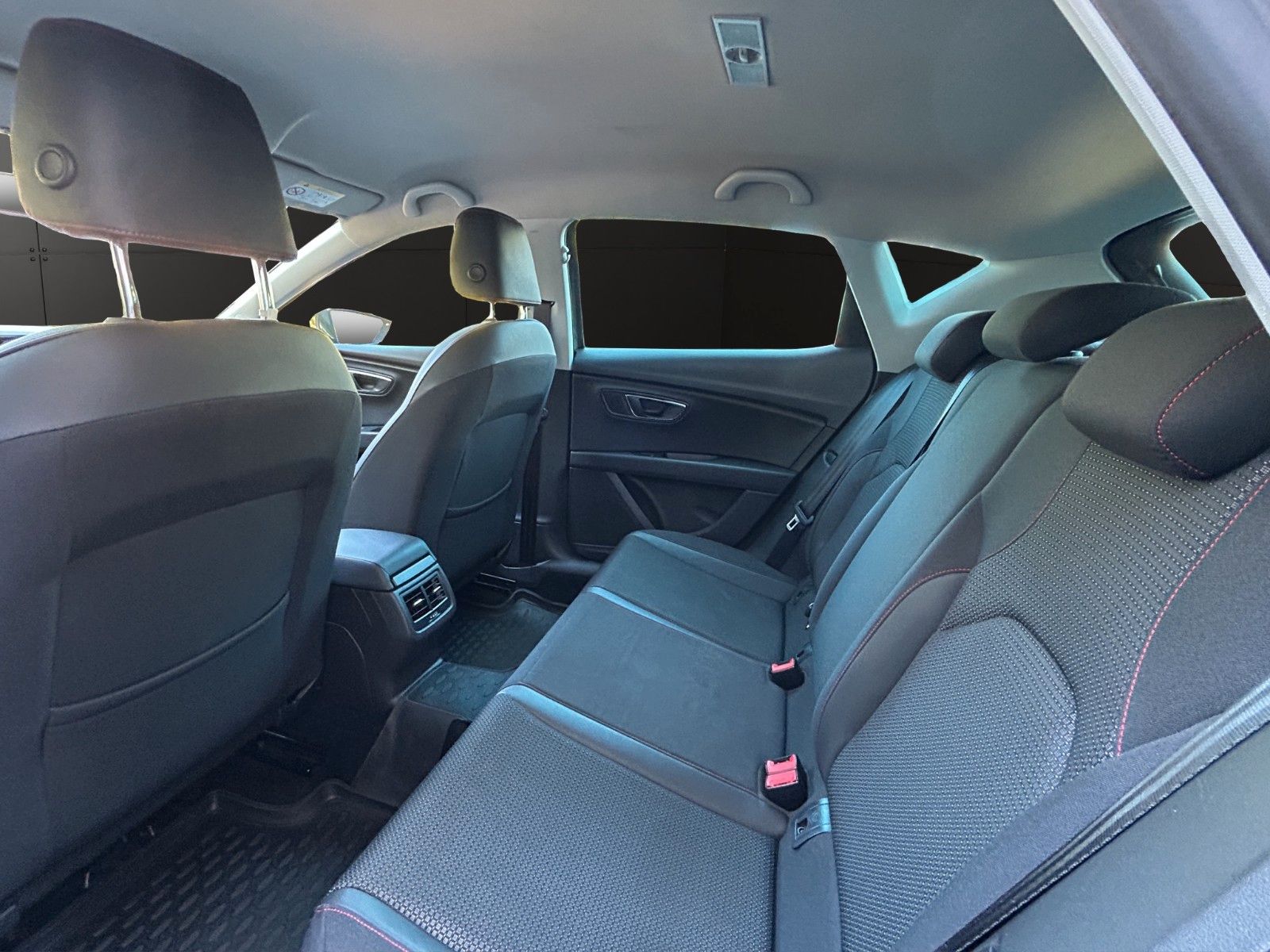 Fahrzeugabbildung SEAT Leon FR/TÜV & Service Neu