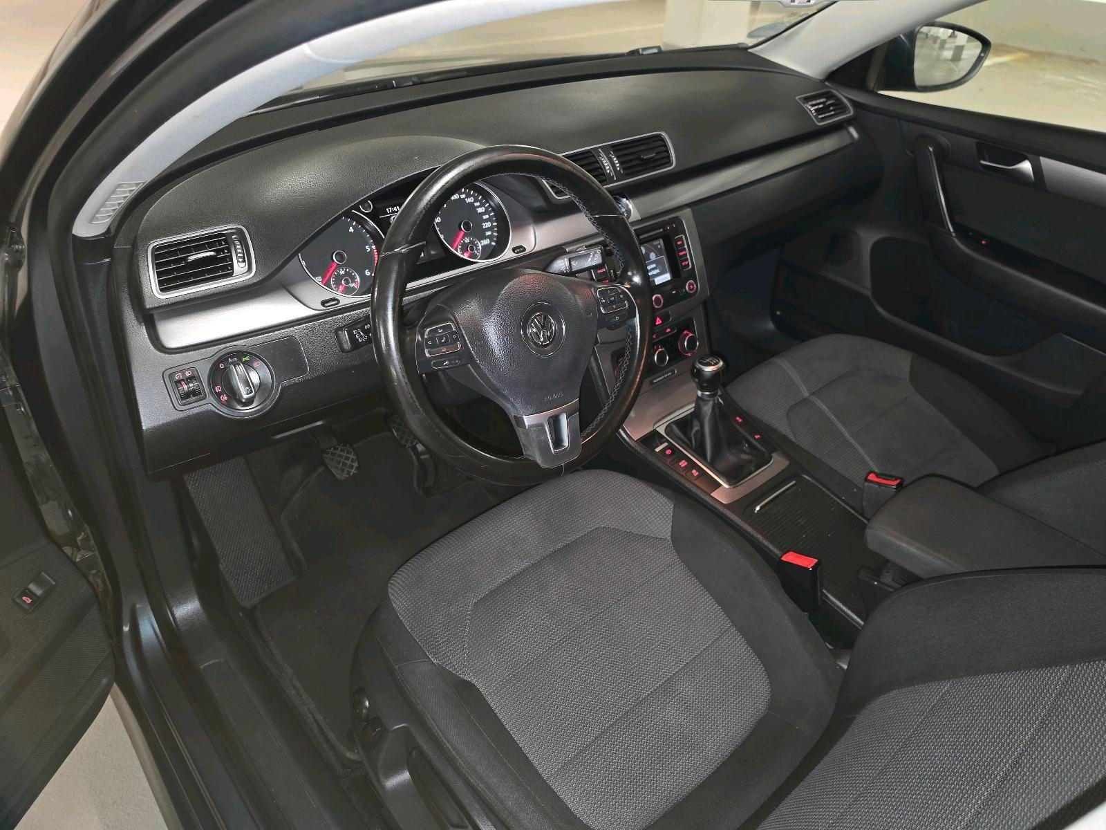 Volkswagen Passat 2011 — photo 10