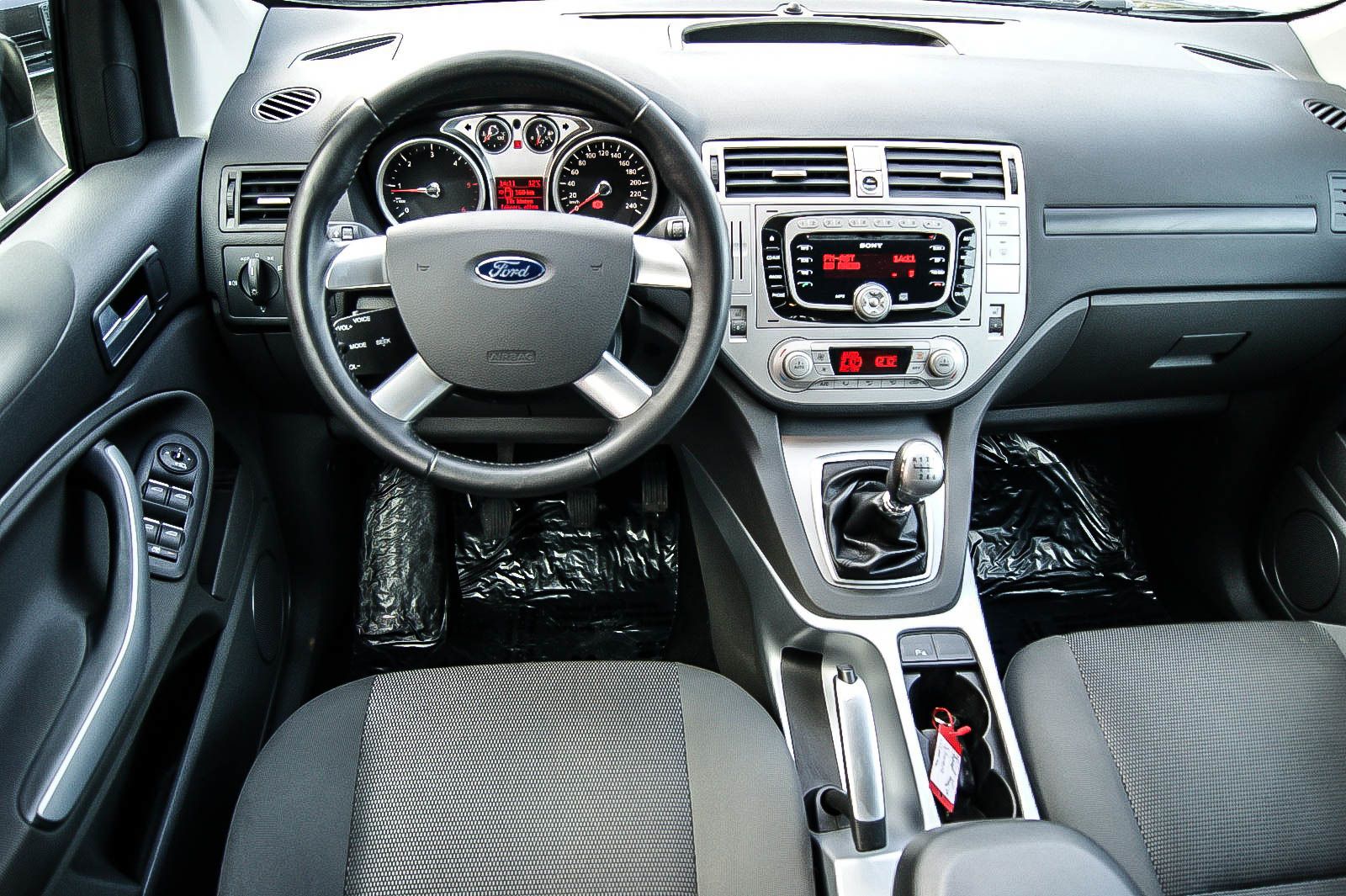 Fahrzeugabbildung Ford Kuga 2.0 Champions Edition 4x4 KLIMA SIHZG PDC