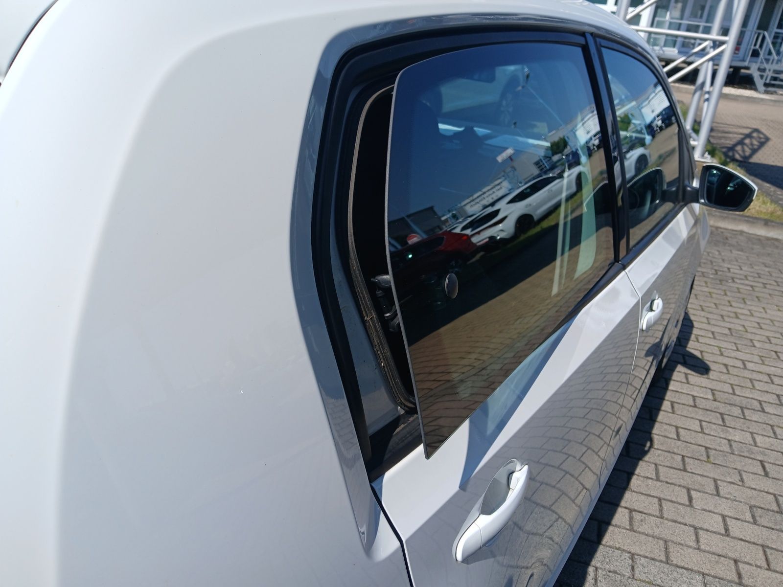 Fahrzeugabbildung Volkswagen up! Klima DAB GRA PDC SH