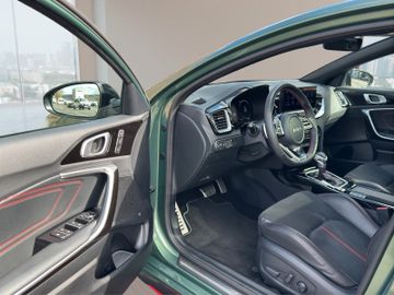 Kia ProCeed 1.6T DCT7 GT Navi Memory Kamera Glasdach