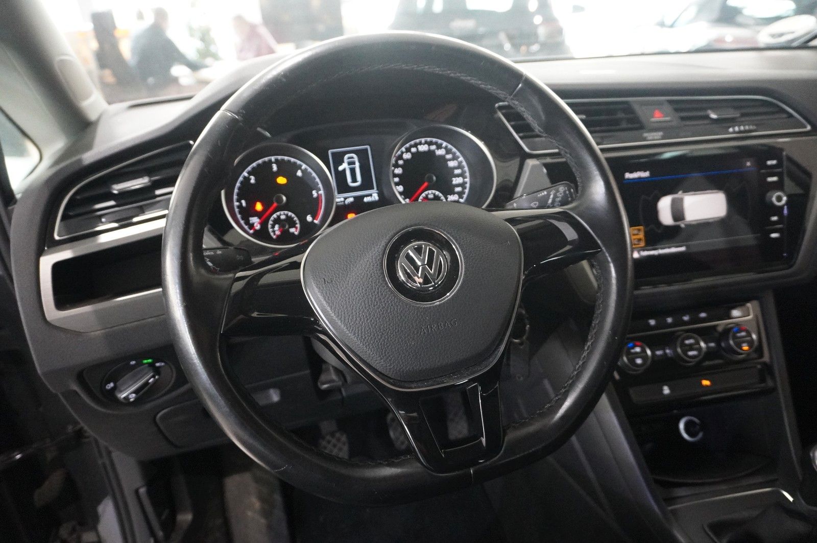 Fahrzeugabbildung Volkswagen Touran 2.0 TDI COMFORTLINE KLIMA/PDC/USB/ALU/BT