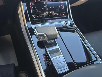 2025 AUDI Q8 — миниатюра 25