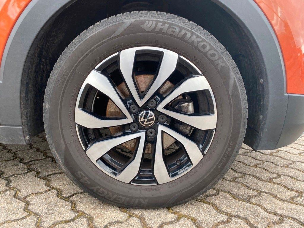 Fahrzeugabbildung Volkswagen T-Cross 1.0 Active KLIMA+2xPDC+NAVI+SHZ+AHK