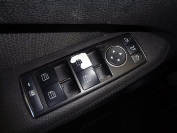 Fahrzeugabbildung Mercedes-Benz E 200 CGI Blue AT-Motor / XENON / NAVI
