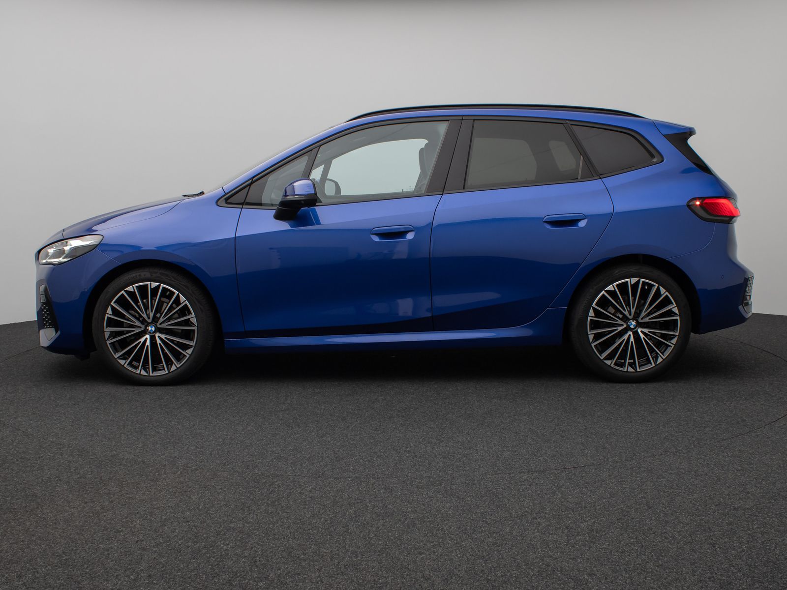 Fahrzeugabbildung BMW 220i Active Tourer MSport 360°HUD DAB H/K 19Zoll