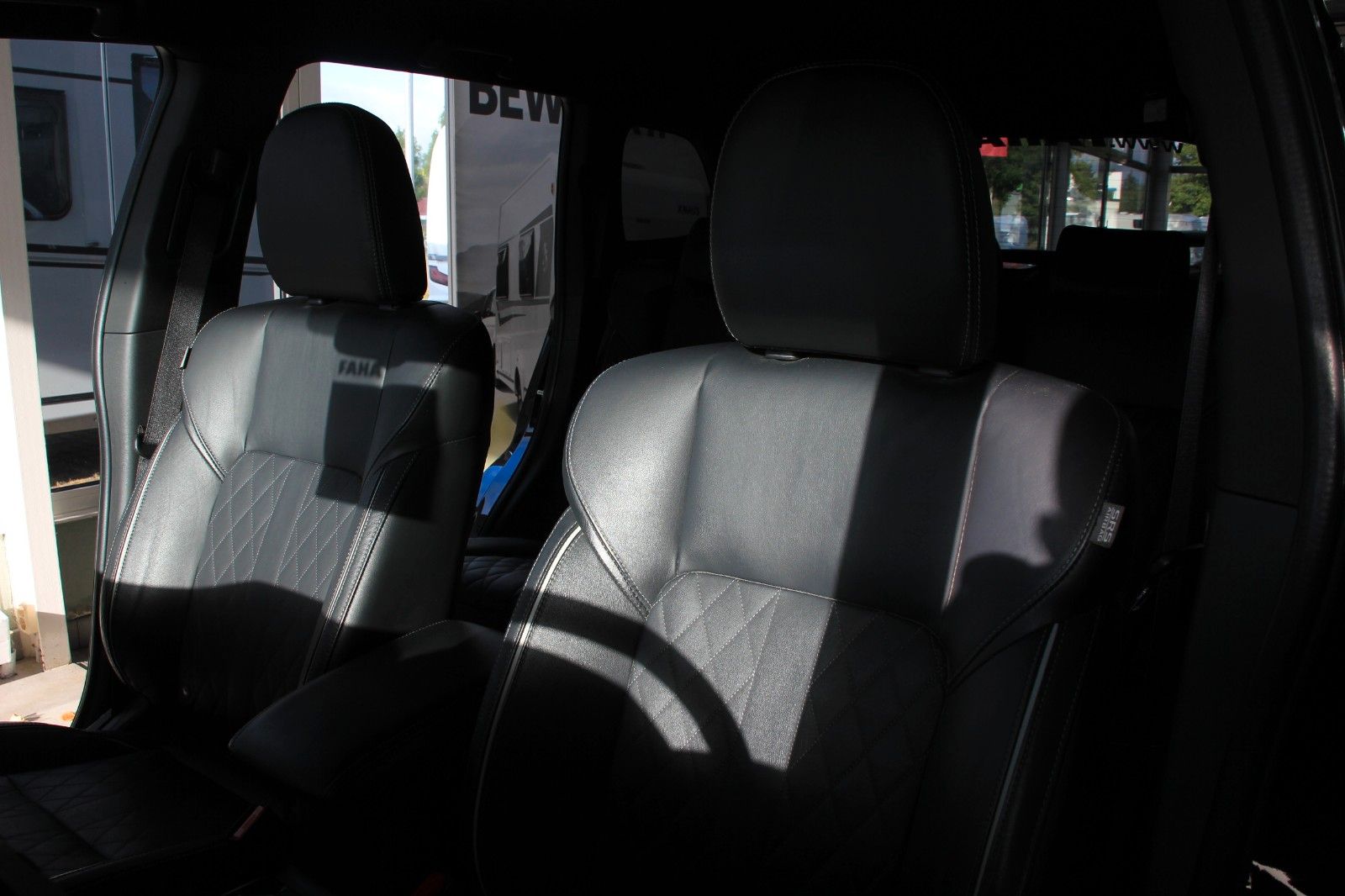 Fahrzeugabbildung Mitsubishi Outlander PHEV 4WD Plus Spirit