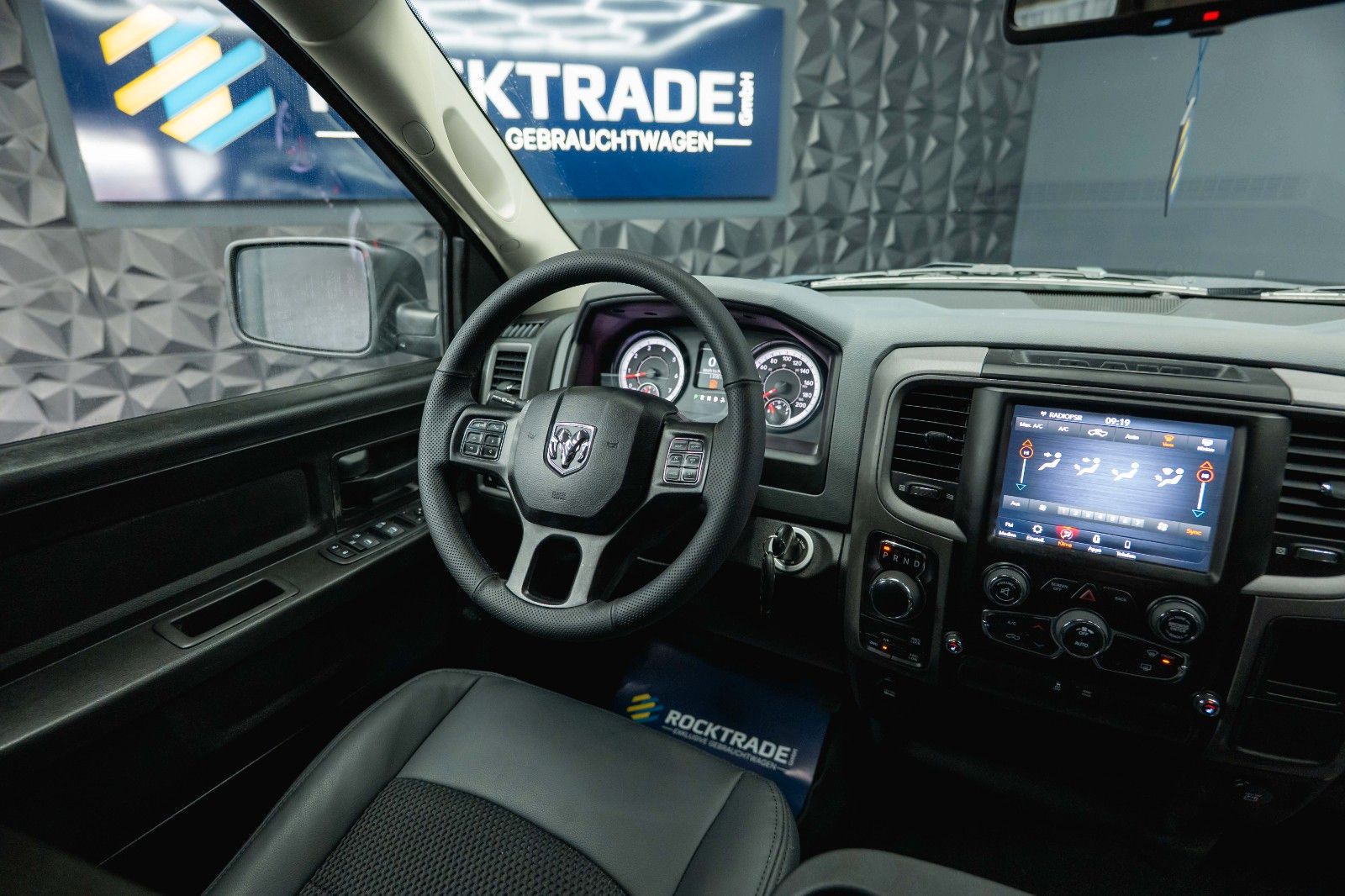 Fahrzeugabbildung Dodge RAM 5.7 V8 HEMI 4x4 OFFROAD Night-Paket *LED*AHK