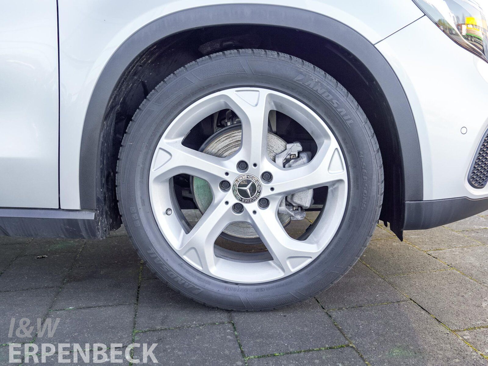 Fahrzeugabbildung Mercedes-Benz GLA 180 Sport Utility Vehicle Ambiente Tempomat